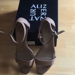 Naturalizer size 9M